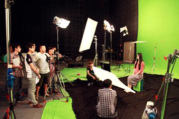 Opening on May 19, 1000 - square - meter studio shooting e-zine